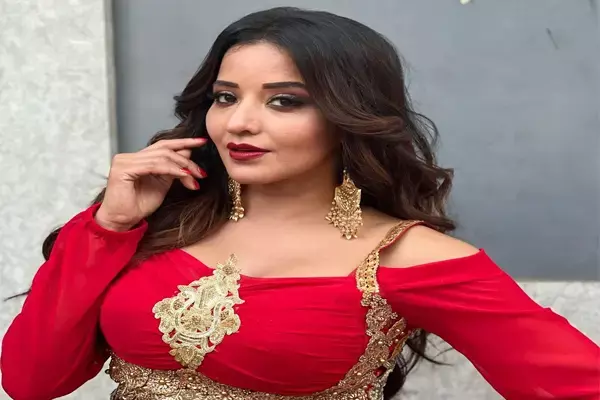 Monalisa Hot Avatar: घागरा चोली पहनकर दिखाया कातिलाना अदाएं, ठंड में बढ़ाई इंटरनेट की गर्मी...देखिए