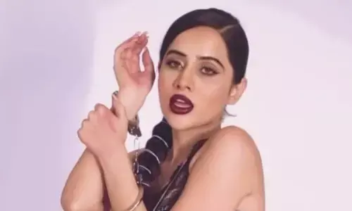 उर्फी जावेद अब बनीं एडल्ट स्टार!, हाथों में हथकड़ी पहन बिकिनी में कराया हॉट फोटोशूट, यूजर्स बोले-कैसी ड्रेस...