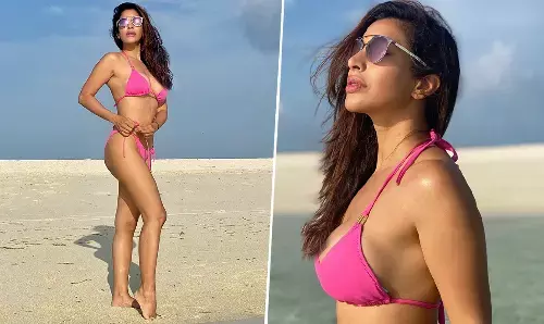 Sophie Choudry Hot Video: बिकिनी पहन सोफी चौधरी ने शेयर किया हद से ज्यादा बोल्ड लुक, तस्वीरें देख फैंस के छूटे पसीने