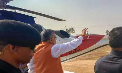 भूपेश के हेलीकॉप्टर में रमन : केंद्रीय गृहमंत्री अमित शाह का कार्यक्रम बदला, शासन के हेलीकॉप्टर में कोरबा गए पूर्व सीएम