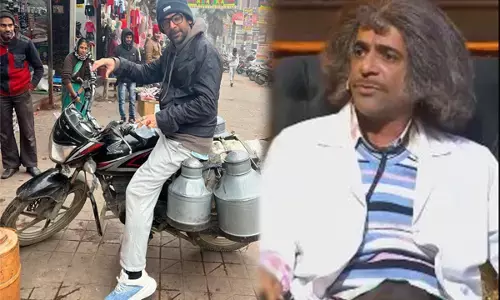 Comedian Sunil Grover को ये क्या हुआ? कड़ाके की ठंड में सड़कों पर बेच रहे दूध, यूजर्स बोले-डॉक्टर गुलाटी दूध वाले...