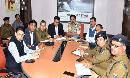 Bastar News: बस्तर में भ्रम फैलाकर अशांति फैलाने वालों के खिलाफ होगी कठोर कार्रवाई, जिले से लेकर गांवों तक लगाए जाएंगे संवाद और समाधान शिविर