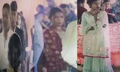 CG में शातिर चोरनी: सज-धज मेहमान बनकर पहुंची, स्टेज से उड़ाये दो लाख नगद, लाखों के जेवर, देखें वीडियो