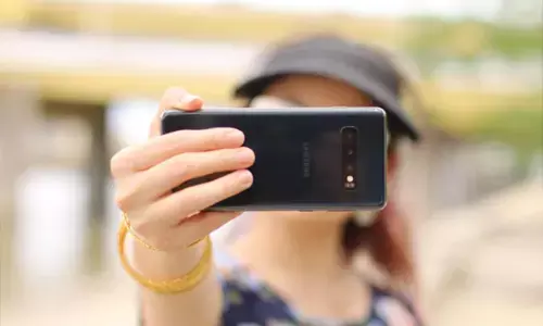 Selfie Syndrome: लग चुकी है आपको भी सेल्फी की लत तो खुद को समय रहते रोक लें, वरना झेलेंगे भारी नुकसान...