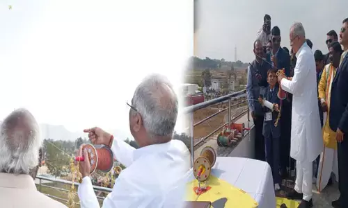 CM भूपेश ने उड़ाई पतंग: पतंग उत्सव में मुख्यमंत्री हुए शामिल, बच्चों संग खूब उड़ाई पतंग
