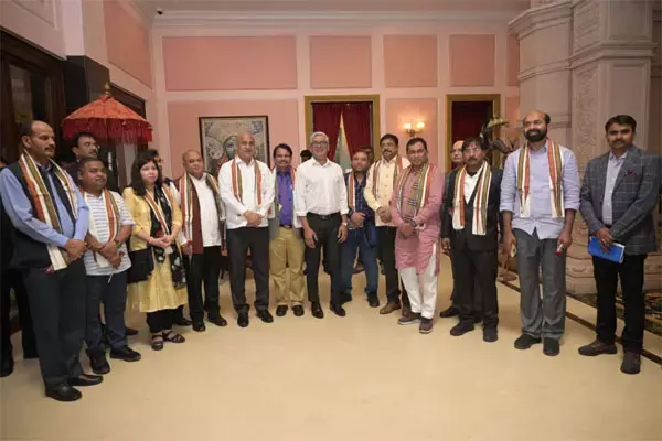 संसदीय टीम पहुंची रायपुर: 11 सदस्यीय टीम का एयरपोर्ट पर किया गया गर्मजोश स्वागत