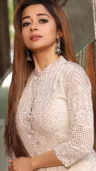 टीना दत्ता को इस लुक में देख फैंस हुए खुश :