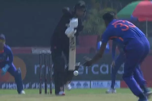 IND vs NZ 2nd ODI: देखो, देखो... हार्दिक ने एक हाथ से पकड़ा गजब का कैच, न्यूजीलैंड की टीम लड़खड़ाई...देखिए...