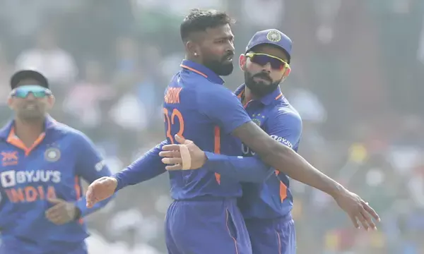 ब्रेकिंग- पांच विकेट: भारत की शानदार शुरुआत, 15 रन पर न्यूजीलैंड के 5 विकेट...भारतीय गेंदबाजों की आंधी में उड़े न्यूजीलैंड के खिलाड़ी...