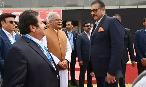 India-New Zealand: CM भूपेश पहुंचे मैच देखने, स्टेडियम में मंत्रियों संग देख रहे हैं क्रिकेट...देखें फोटो..