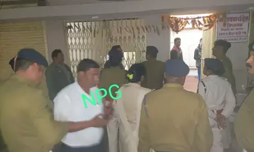 ब्रेकिंग न्यूज: नेता प्रतिपक्ष के बेटे को पकड़ने घर पहुंची पुलिस, आदिवासी शिक्षिका से रेप केस में बेटा फरार