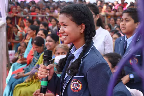 Raipur News: आत्मानंद अंग्रेजी स्कूल की छात्रा ने मुख्यमंत्री से पूछा....आपकी सफलता में किसकी भूमिका रही