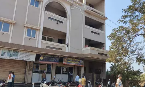 durg news-हाईटेंशन तार की चपेट में आई तीन महिलाएं झुलसी, 1 की मौत, 2 गंभीर... सामान शिफ्टिंग के दौरान हुआ हादसा...