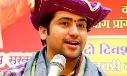 बागेश्वर धाम के पीठाधीश्वर धीरेंद्र कृष्ण शास्त्री को जान से मारने की धमकी, आरोपी ने परिजनों को कॉल करके तेरवी की तैयारी करने की दी धमकी...FIR दर्ज