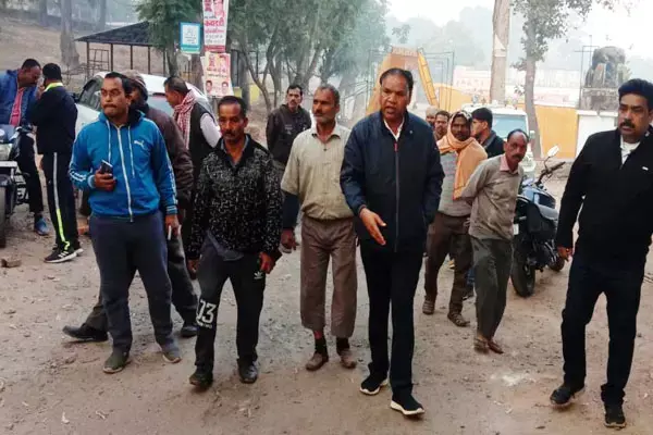 CG-शहर में गंदगी देख भड़के कलेक्टर...CMO, आयुक्त नगर निगम और स्वच्छता प्रभारी को नोटिस जारी...