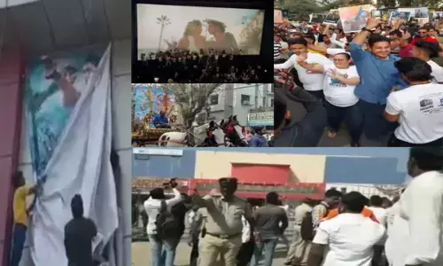 VIDEO-फिल्म पठान देखकर रो पड़े शाहरुख खान के फैंस, सिनेमाघर के अंदर नाचते-झूमते दिखे लोग...विरोधियों ने थ‍ियेटर से उतारा पोस्टर...