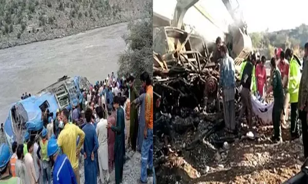 खाई में गिरी बस: 39 की मौत, यू टर्न लेने के दौरान पुल के खंभे से टकराकर गहरी खाई में गिरी यात्री बस, 39 की मौके पर मौत