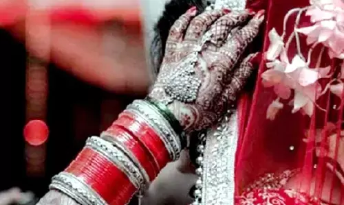 Viral News : शादी के मंडप में दूल्हे ने अपने ही पिता को मारा थप्पड़, दुल्हन ने तोड़ दी शादी, जानिए क्या है पूरा मामला