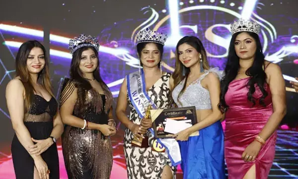 भिलाई आईएनआई एफडी की छात्रा बनी मिसेज छत्तीसगढ़ क्लासिक, अभिनेत्री सना खान पहनाया ताज