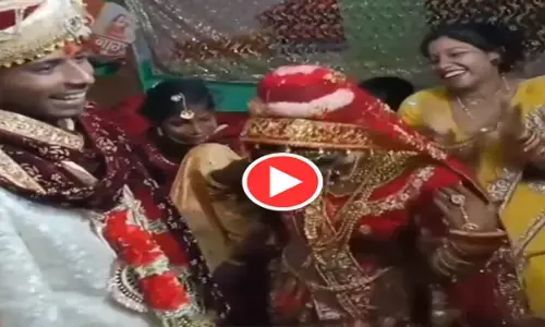 दुल्हन का जबरदस्त डांस: ससुराल पहुंचते ही ऐसा नाच पड़ी दुल्हन, VIDEO देख छूट जाएगी आपकी हंसी...