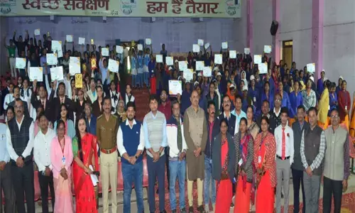 Ambikapur news: स्वच्छ टॉयकोथान में जनप्रतिनिधियों एवं स्कूली बच्चों ने दिखाई हुनर