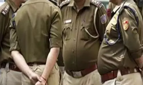 Crime News : शराब के नशे में शख्स ने काट लिया पुलिस अफसर का कान, जानिए फिर क्या हुआ?
