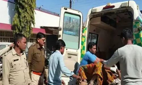 छत्तीसगढ़ में भीषण हादसा: छट्ठी में जा रहे बाइक सवारों को पिकअप ने मारी जोरदार टक्कर, पति पत्नी और मासूम समेत 4 की मौत...