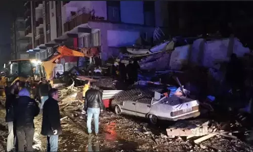 Turkey Earthquake: तुर्की में भूकंप से तबाही, देखें रोंगटे खड़े करने वाले Video, 7.8 की तीव्रता के झटकों से गई अब तक 17 की मौत, 16 अपार्टमेंट्स ढहे