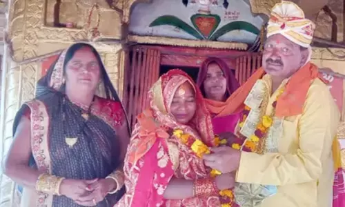 6 बेटियों का पिता बना दूल्हा: 65 साल की उम्र में 24 साल की युवती से रचाई शादी, तस्वीरें हुई वायरल...