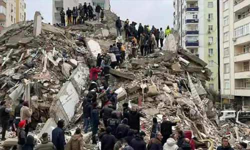 Turkey Earthquake: तुर्की-सीरिया में विनाशकारी भूकंप, 600 से ज्यादा लोगों की मौत, हजारों घायल, देखें तबाही का Video