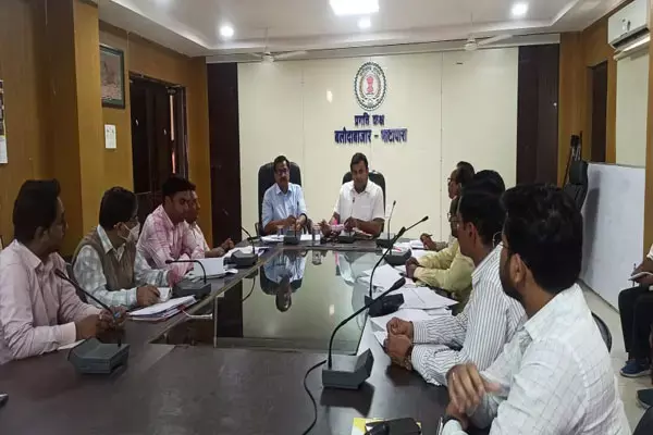 CG-बैठक में नाराज हुए कलेक्टर ने पूरे जिले के राजस्व अमले को जारी किया नोटिस, दो अधिकारियों के वेतन वृद्धि रोकने के निर्देश...