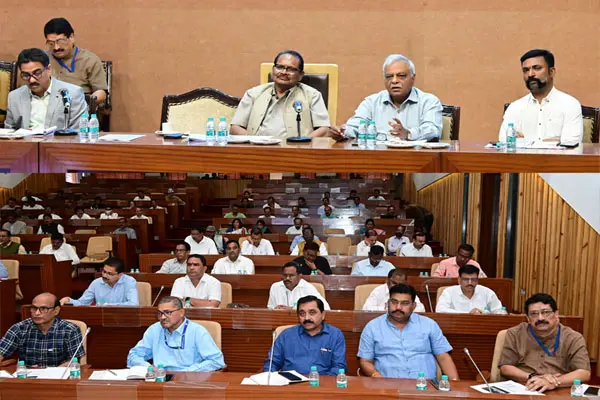 CG स्कूलों की खबर: हजार करोड़ रूपए से होंगे स्कूलों के मरम्मत कार्य, सभी स्कूलों की गोबर पेंट से पोताई और लगेगा लोगो...
