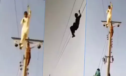पाकिस्तान में आर्थिक मंदी: बिजली के खंभों में खेलते और तार पर झूलते नजर आये बच्चे, देखें वीडियो...