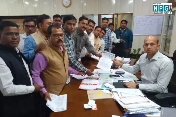 CG NEWS: पूर्व सेवा गणना के आधार पर पुरानी पेंशन, क्रमोन्नति, वेतन विसंगति को लेकर शिक्षक मोर्चा का चरणबद्ध आंदोलन शुरू, रायपुर में कलेक्टर को सीएम के नाम ज्ञापन