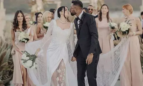 टीम इंडिया के क्रिकेटर हार्दिक पंड्या ने रचाई दूसरी शादी, दुल्हन के प्यार में डूबते हुए वेडिंग की तस्वीरें की शेयर...देखें...