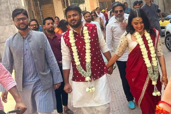 Swara Bhasker Marriage : अभिनेत्री स्वरा भास्कर ने फहद अहमद से की शादी, ऐसे शुरू हुई थी लवस्टोरी Swara Bhasker Marriage : अभिनेत्री स्वरा भास्कर ने फहद अहमद से की शादी, ऐसे शुरू हुई थी लवस्टोरी
