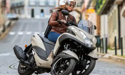 दमदार स्कूटर: Yamaha ने लॉन्च की तीन पहियों वाली जबरदस्त स्कूटर, एडवांस फीचर्स के साथ कम्फर्ट राइड...जानें खास खूबियां...