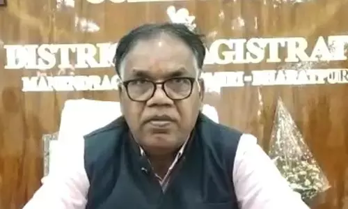 आश्रम पहुंचे शराबी प्रधान पाठक ने दी गालियां... कारण बताओ नोटिस जारी, कलेक्टर बोले- देंगे प्रशिक्षण