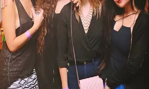 CG-सेलिब्रिटी क्रिकेट लीग में पहुंची मॉडल से ड्राइवर ने की बदसलूकी, विरोध करने पर आधी रात बीच रास्ते में गाड़ी से उतारा