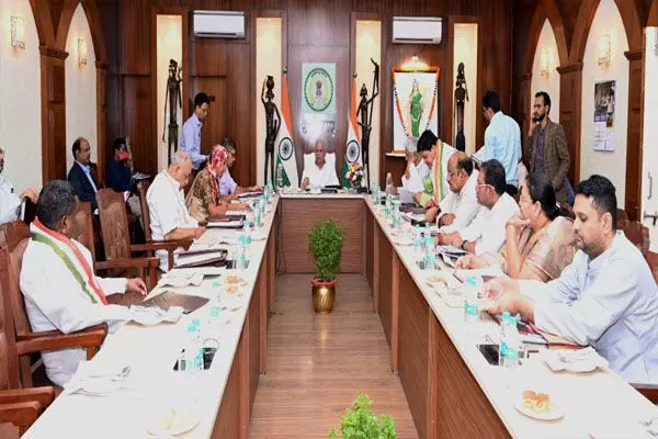 छत्तीसगढ़ कैबिनेट ब्रेकिंग: बेरोजगारी भत्ते पर कैबिनेट की मुहर, अविवाहित महिला और पुरुष को भी आवास योजना का लाभ, देखें और क्या क्या फैसले हुए छत्तीसगढ़ कैबिनेट ब्रेकिंग: बेरोजगारी भत्ते पर कैबिनेट की मुहर, अविवाहित महिला और पुरुष को भी आवास योजना का लाभ, देखें और क्या क्या फैसले हुए