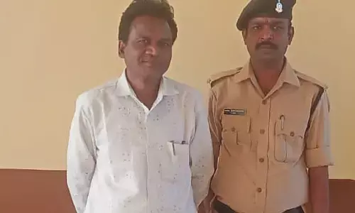 CG: DEO गिरफ्तार...72 लाख घोटाले मामले में एफआईआर के बाद पुलिस की बड़ी कार्रवाई