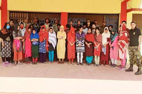 CG News- लड़कियों का गैंग गिरफ्तार: फोन कर ऐसे लगाते थे चूना, पुलिस ने कोलकाता से 20 से ज्यादा लड़कियों को पकड़ा