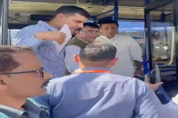 पवन खेरा गिरफ्तार : दिल्ली एयरपोर्ट पर पवन खेरा को पुलिस ने गिरफ्तार किया, इंडिगो की फ्लाइट रद्द