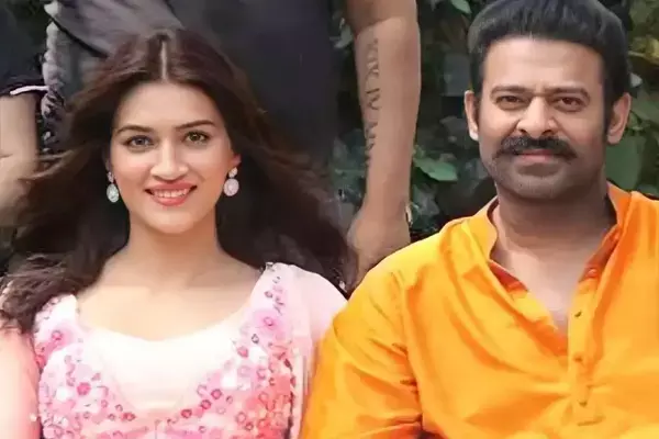 Prabhas Kriti Sanon couple Goals: प्रभास-कृति सैनन के प्यार के चर्चे, सगाई की खबर पर एक्ट्रेस का रिएक्शन-फैंस समझ गए सब!...
