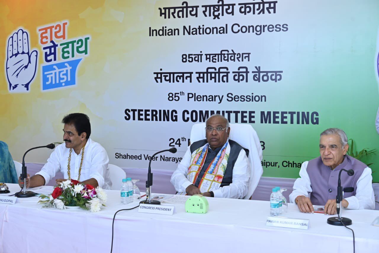 ब्रेकिंग न्यूज : CWC में पूर्व पीएम और पूर्व अध्यक्ष होंगे स्थाई सदस्य, संविधान में होगा संशोधन; 16 प्रावधान, 32 नियम बदलेंगे