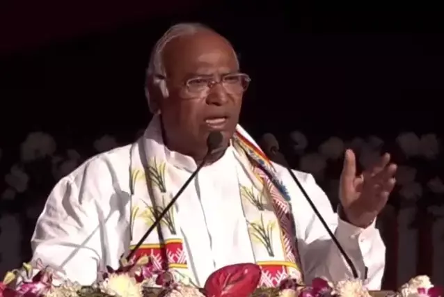 Congress Mahadhiveshan खरगे बोले : मोदी-शाह डिक्टेटरशिप चला रहे, छत्तीसगढ़ में छापे डाले लेकिन यहां के लोग डरने वाले नहीं हैं