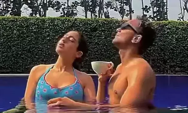 Sara Ali Khan: पूल में अनजान शख्‍स के साथ नजर आई सारा अली खान, वीकेंड एन्जॉय करतें हुए पोस्ट की शेयर...