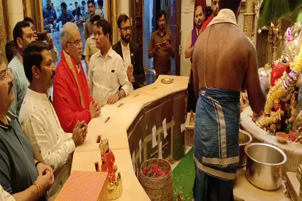 VIDEO-सुख शांति के लिए प्रार्थना: सीएम भूपेश बघेल ने मुंबई में सिद्धि विनायक गणेश की पूजा की...