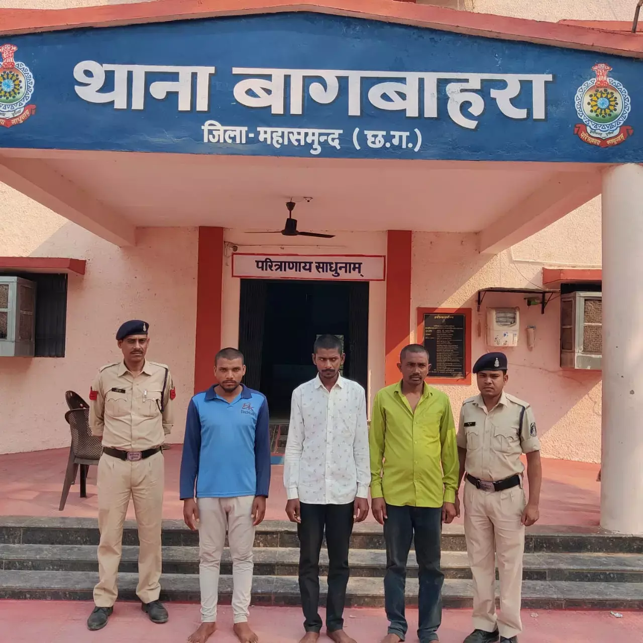 Mahasamund News-ये आश्रम है या यातनागृह: आश्रम में नाबालिग लड़की के मुंह में डाल दी जलती लकड़ी, डंडे से पीटा, बच्ची अस्पताल में, 3 गिरफ्तार