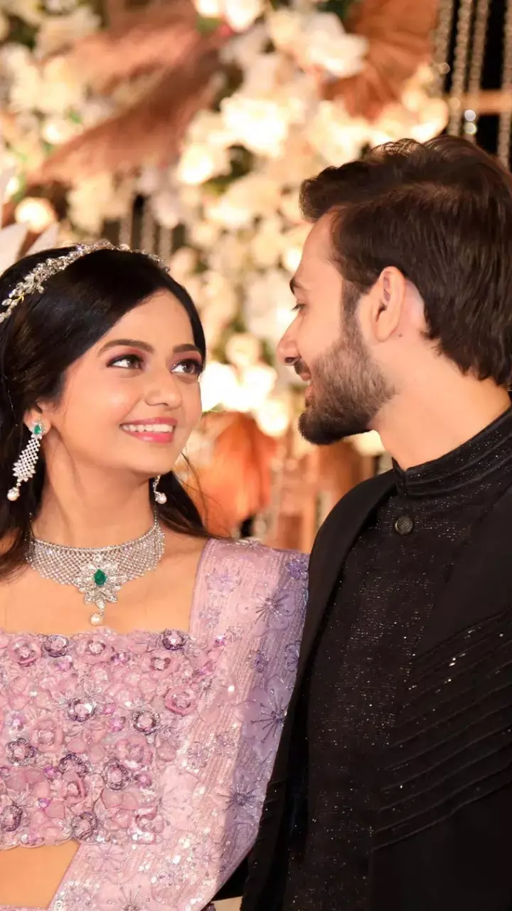 एमएस धोनी की बहन ने की सगाई! परियों की रानी लगीं स्विनी खेरा,